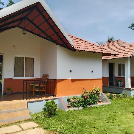 Nature Valley Homestay Near Annapoorneshwari Temple Kalasa Exterior photo